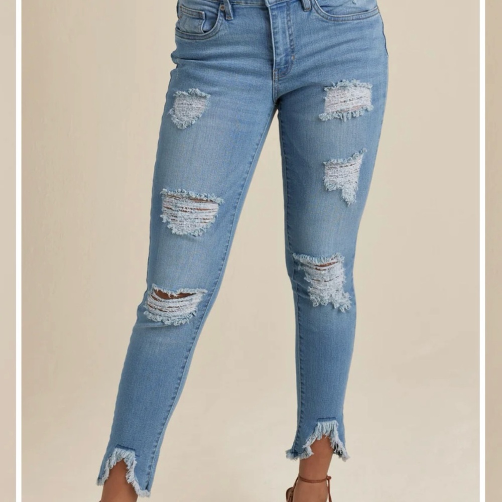 VENUS Blue Ankle Cropped Jeans with Distressed Details